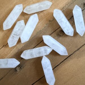 Pointe de cristal de roche bi-terminée