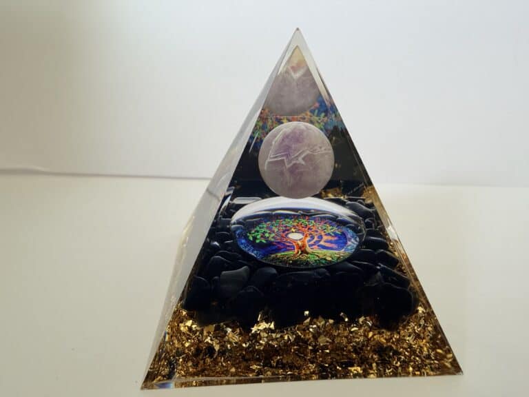 Orgonite pyramidale 60mm sphère améthyste obsidienne noire arbre de vie coloré qualité A pièce unique