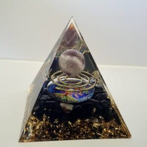 Orgonite pyramidale 60mm sphère améthyste sur spirale dorée obsidienne noire arbre de vie coloré qualité A