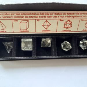 Coffret des 5 Solides de Platon en cristal de roche : Tétraèdre, Cube, Octaèdre, Icosaèdre, Dodécaèdre
